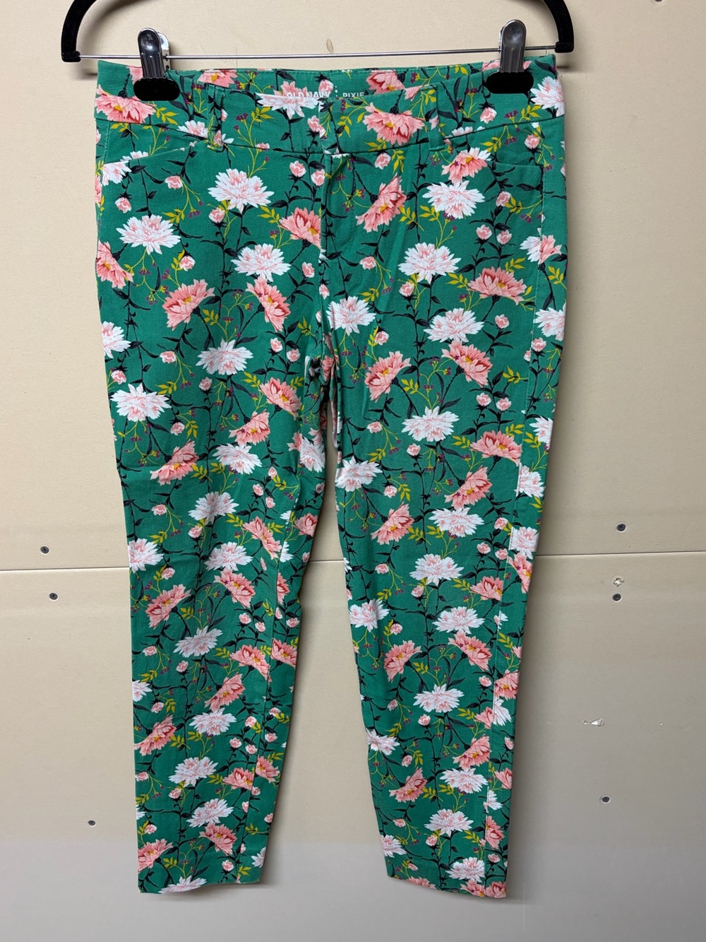 2/$30⚡️- PANTS | Women’s Old Navy Pixie mid rise pants size 6 - Picture 1 of 6